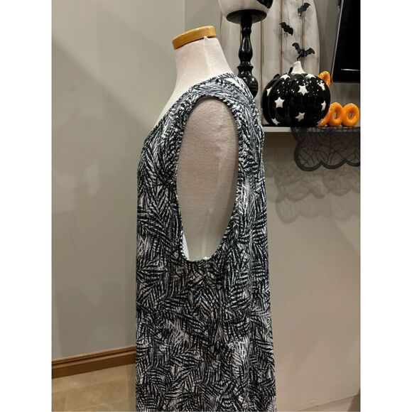 Reef 3X tropical print Navy white athletic dress - Picture 4 of 5